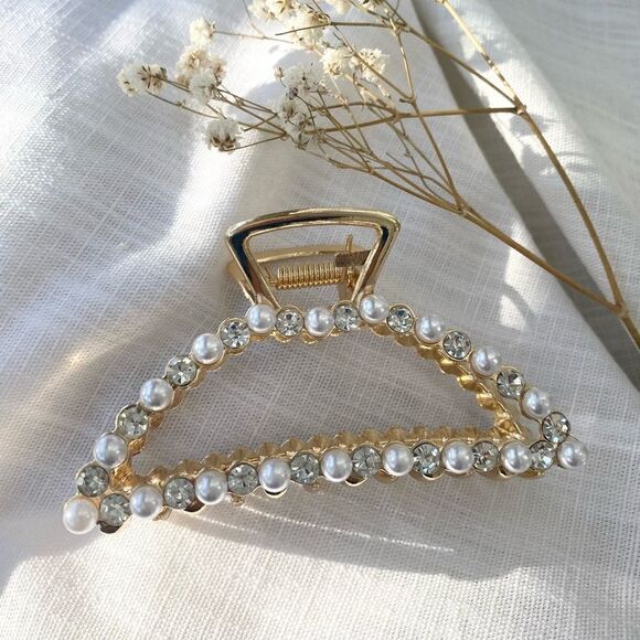 Tasha Accessories - Gold pearl and rhinestone hair claw ✨🤍✨